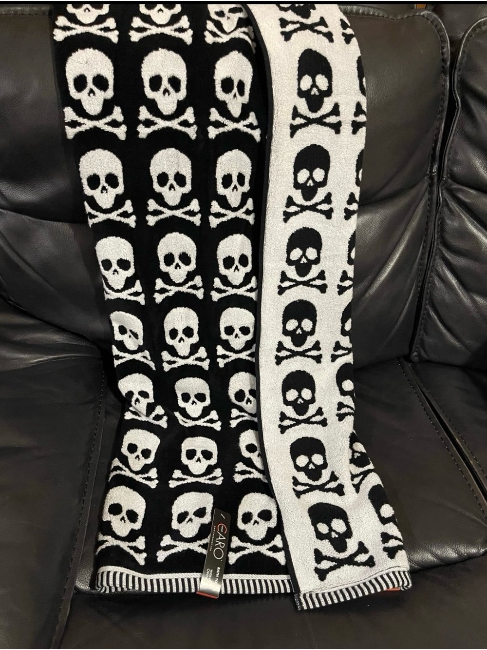 CARO HOME Halloween Skulls Towel - Halloween Skulls Towel Black and White
